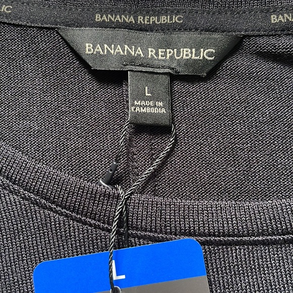 NWT.  Banana Republic, woman’s crew neck long sleeve T-shirt. Black. Size large. - Picture 3 of 6